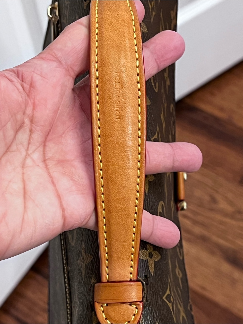 Brown leather LV iconic Monogram Crossbody Bag - Picture 7 of 14